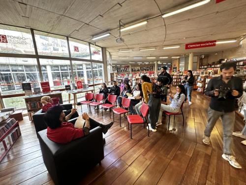 Club de lectura en la Librería México